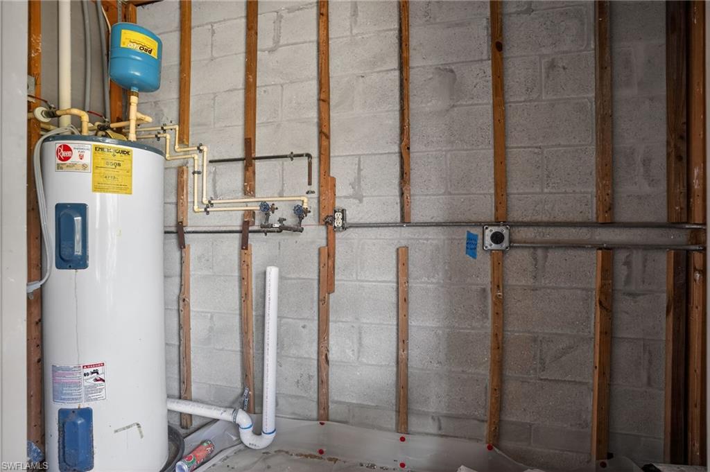 ISLAND PARK VILLAGE - Residential