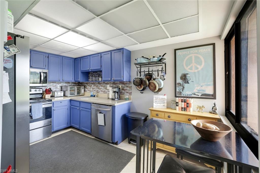 TROPIC SCHOONER APTS - Residential