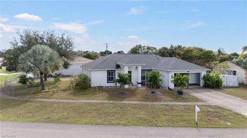 Photo of 1082 Ridgeway DR, NORTH FORT MYERS, FL 33903 (MLS # 2025018501)