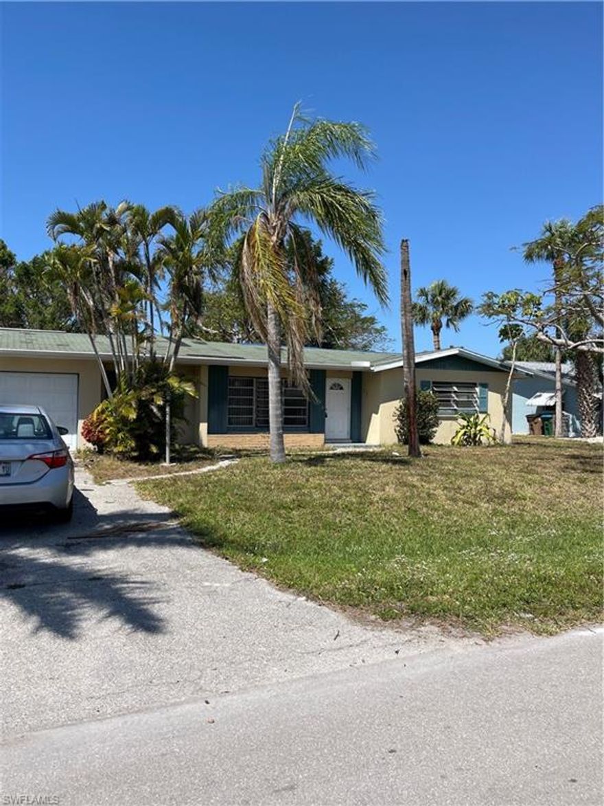 Don't miss this opportunity to own, in one of the most sought-after communities in Cape Coral with partial views of Caloosahatchee River. Renovate this tiered home and bring it back to life or tear it down and build similar to the multi million dollar homes that surround it. Close to the CC Yacht club. Just minutes from popular restaurants and night life.