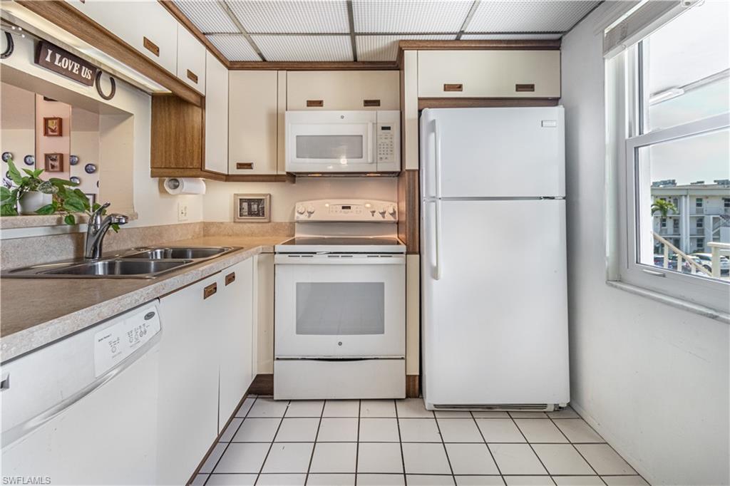 SEVEN LAKES - Residential