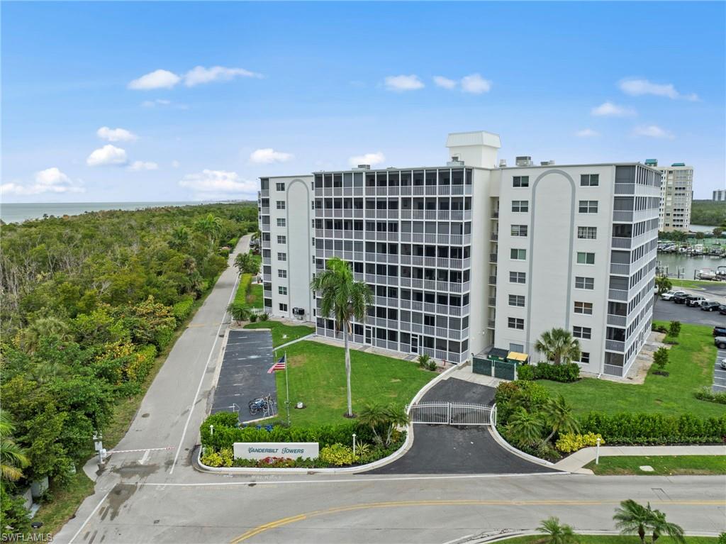 VANDERBILT TOWERS - Residential