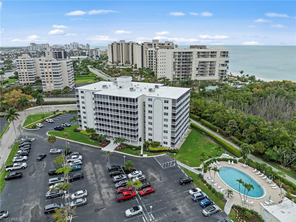 VANDERBILT TOWERS - Residential