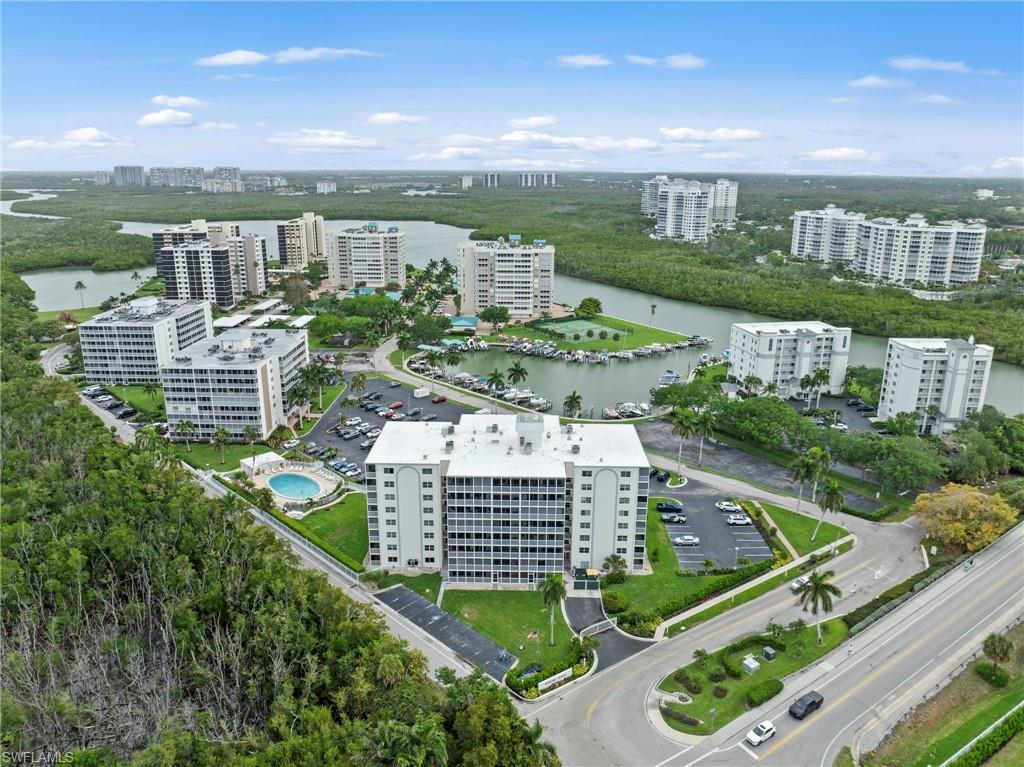 VANDERBILT TOWERS - Residential