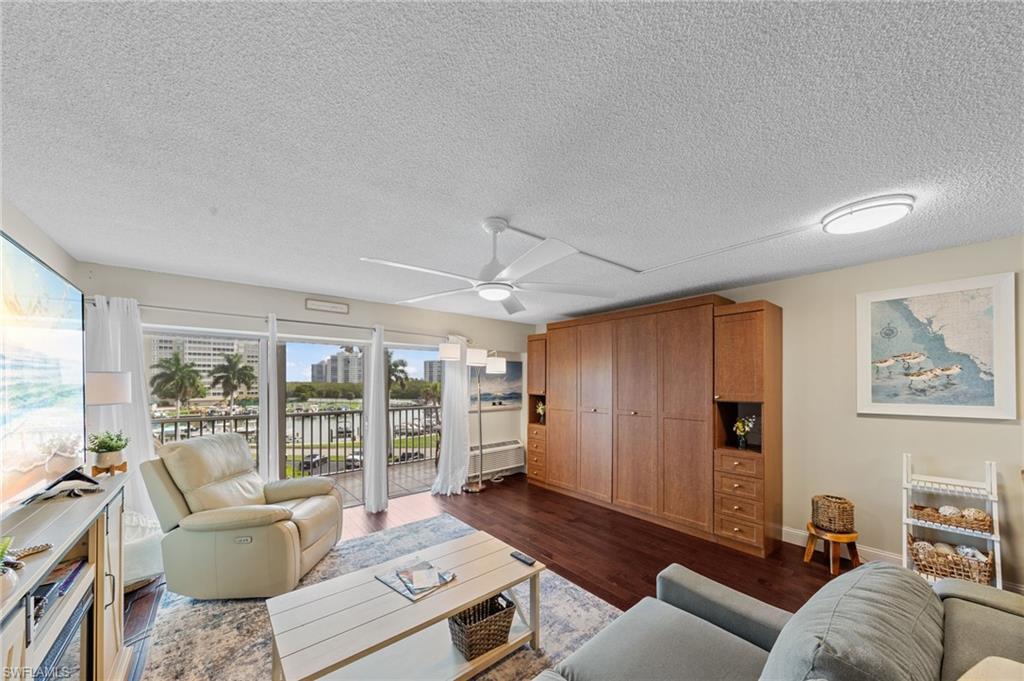 VANDERBILT TOWERS - Residential