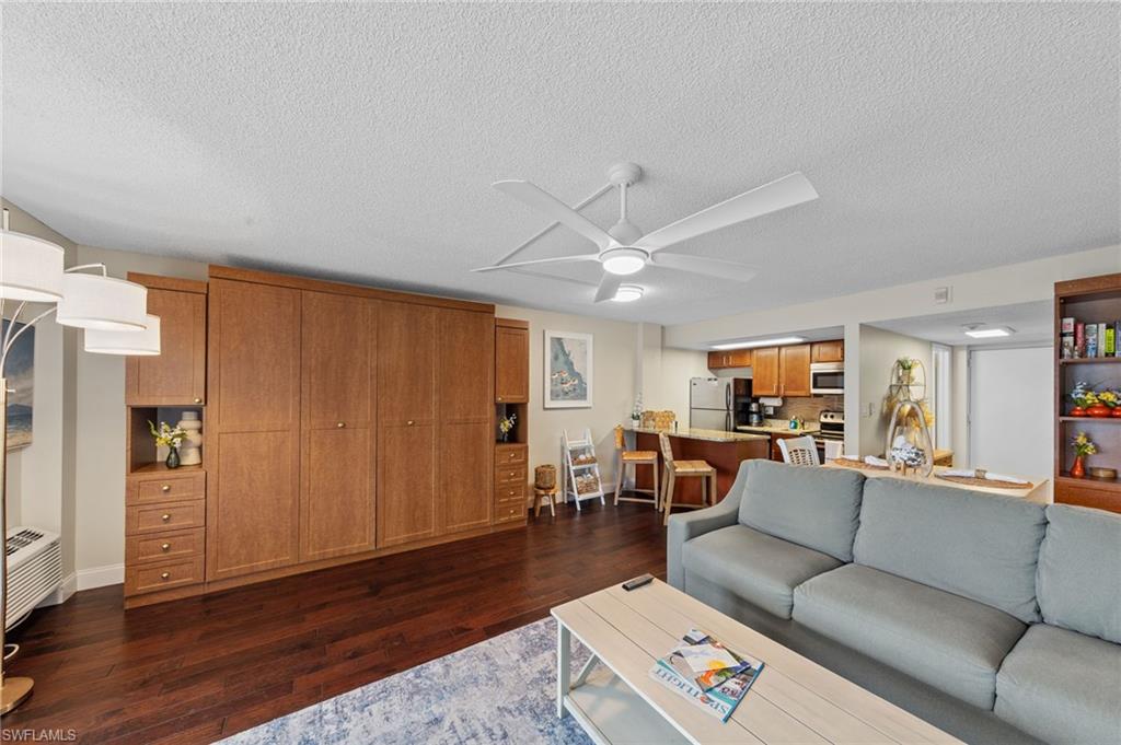 VANDERBILT TOWERS - Residential