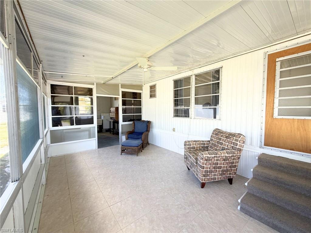 HOLIDAY MANOR - Residential