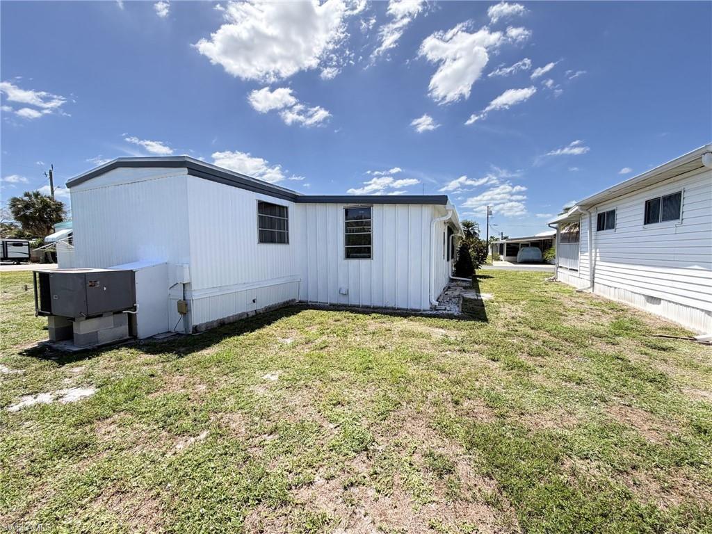 HOLIDAY MANOR - Residential