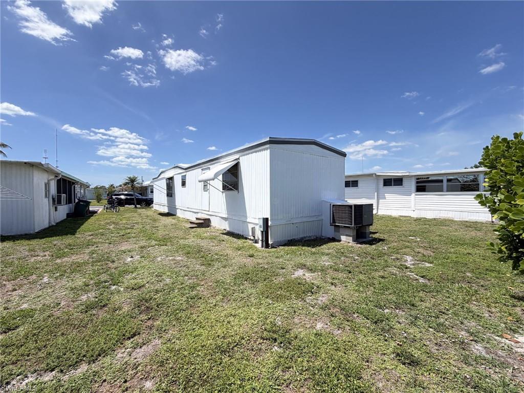 HOLIDAY MANOR - Residential