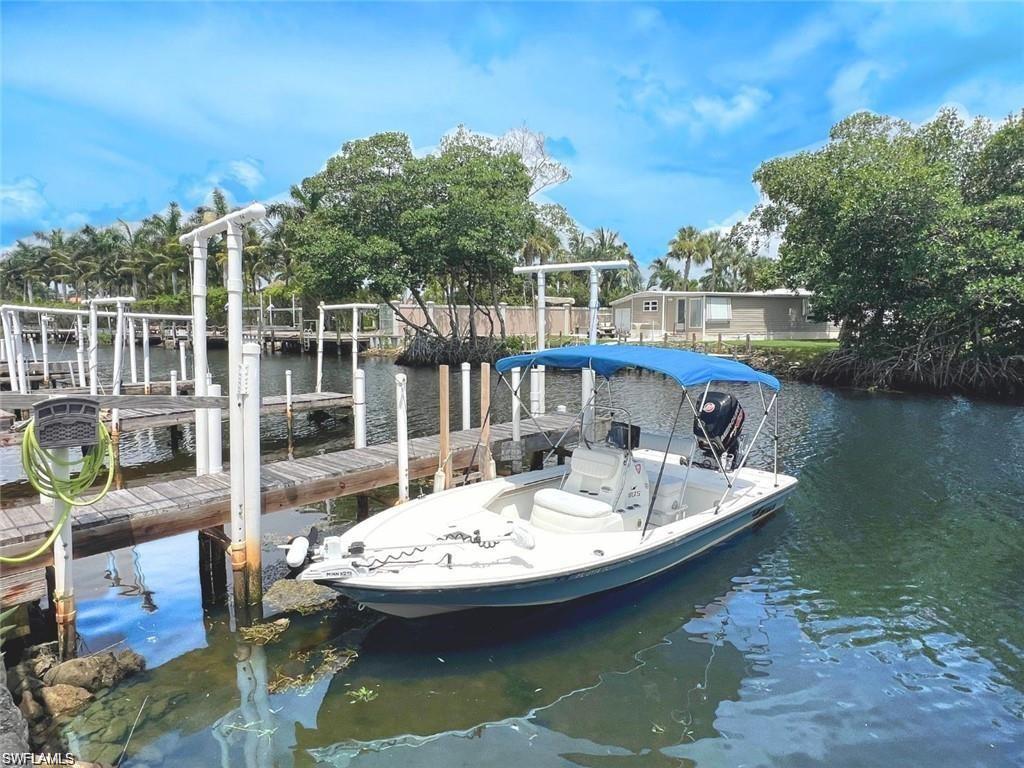 HOLIDAY MANOR - Residential