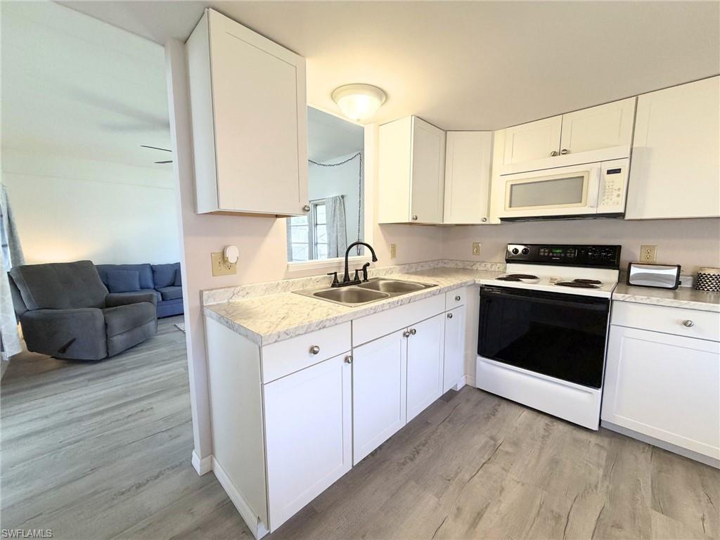 HOLIDAY MANOR - Residential