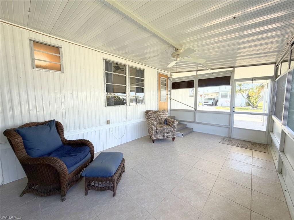 HOLIDAY MANOR - Residential