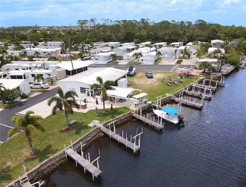 HOLIDAY MANOR - Residential