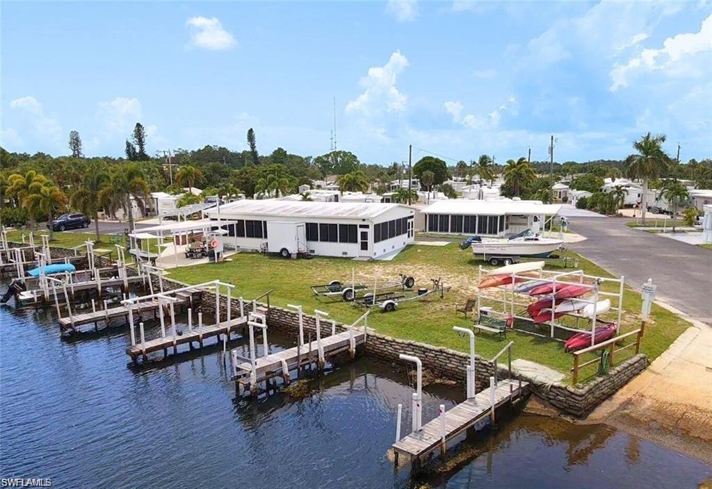 HOLIDAY MANOR - Residential