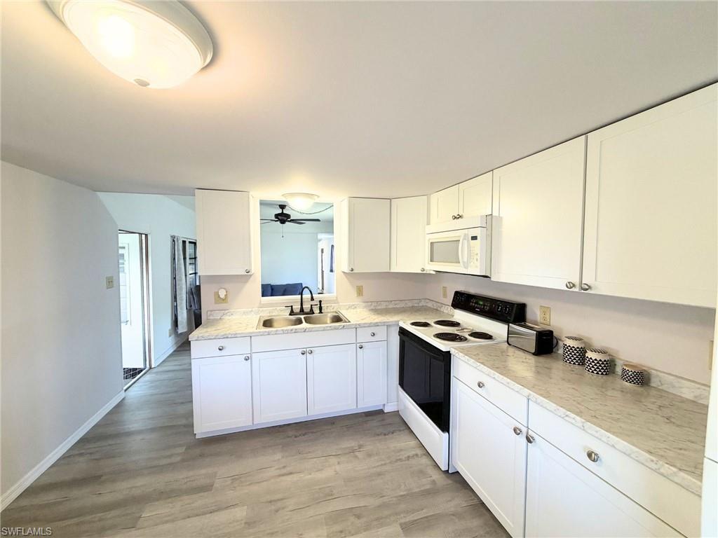 HOLIDAY MANOR - Residential