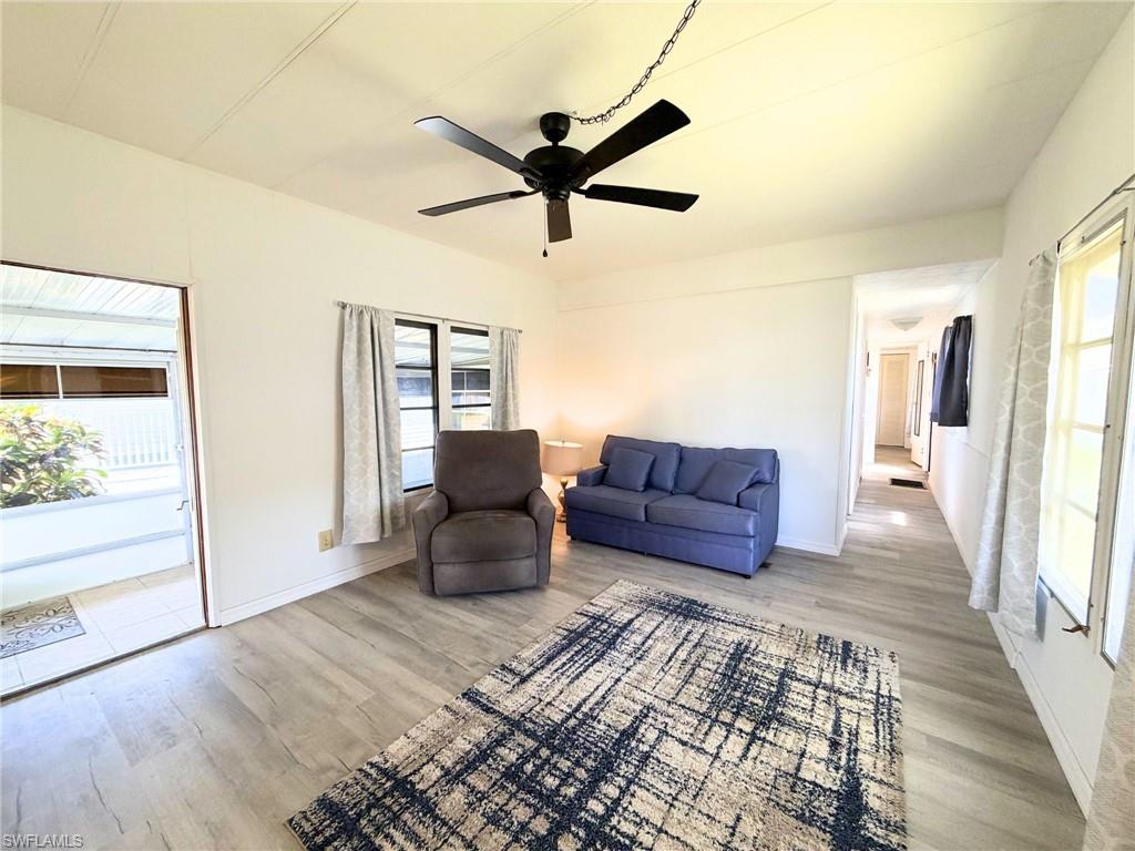 HOLIDAY MANOR - Residential