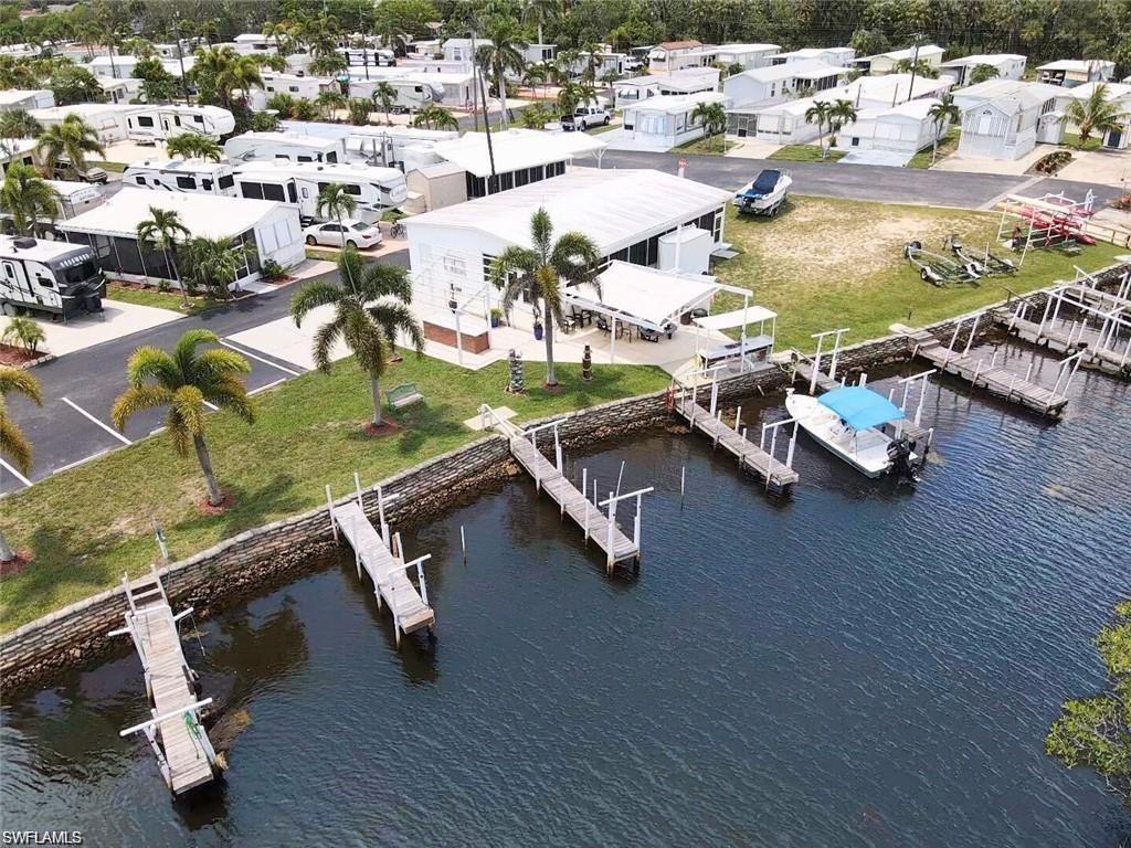 HOLIDAY MANOR - Residential