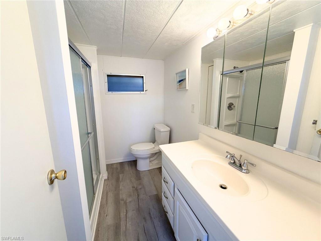 HOLIDAY MANOR - Residential