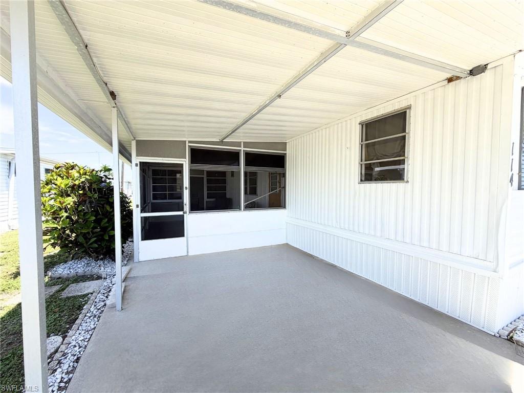 HOLIDAY MANOR - Residential