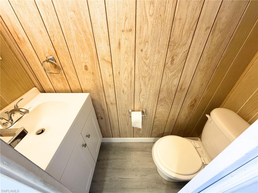 HOLIDAY MANOR - Residential