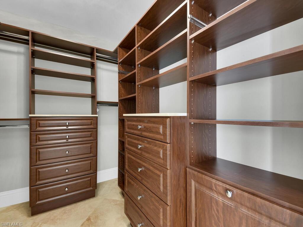 ESPERIA SOUTH - Residential