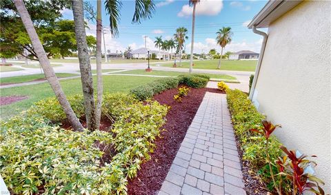 Townhouse in PUNTA GORDA FL 327 Monaco DR 1.jpg