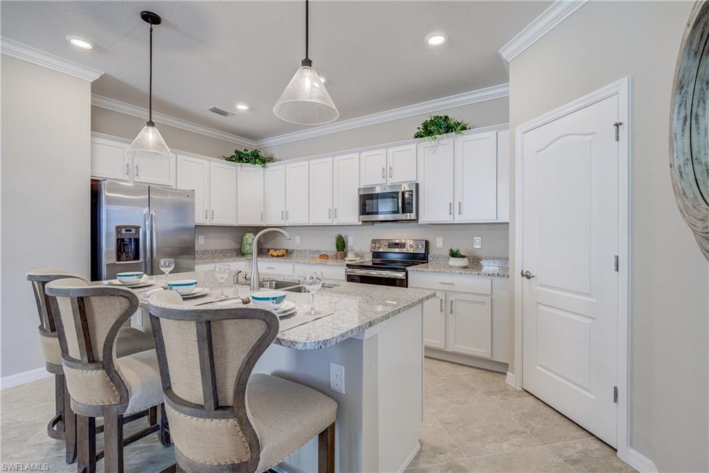 HAMPTON LAKES - Residential