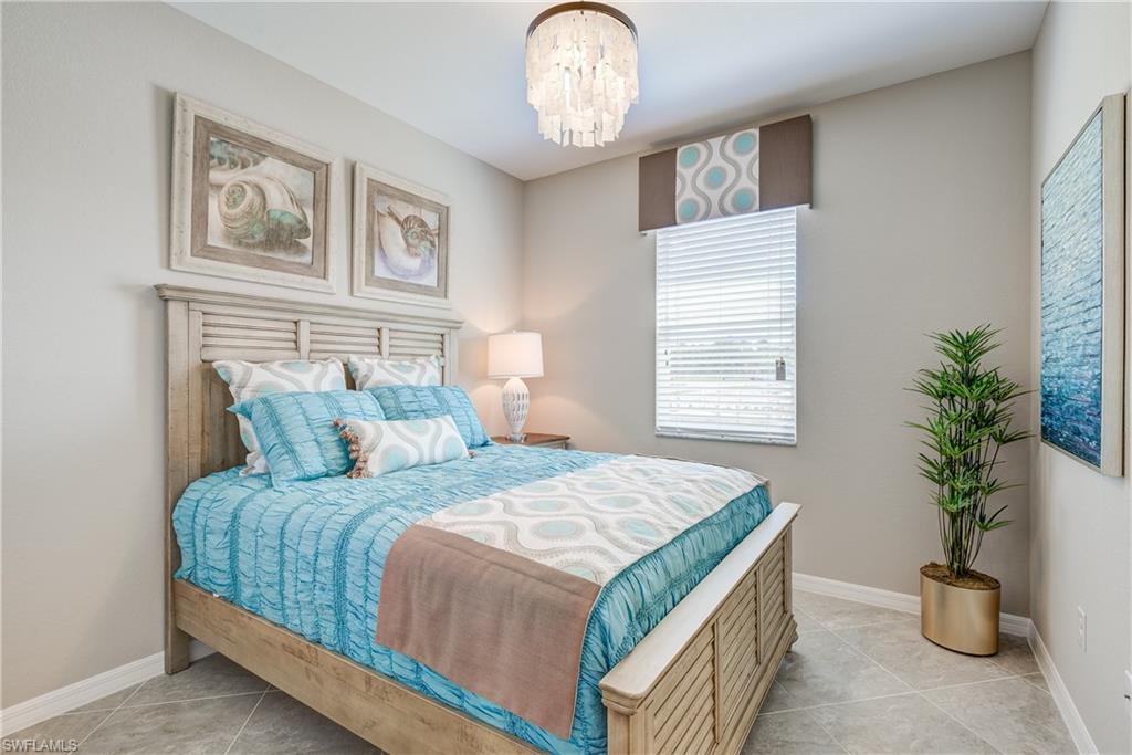 HAMPTON LAKES - Residential