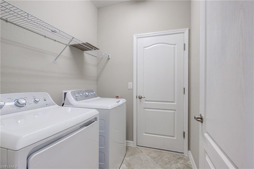 HAMPTON LAKES - Residential