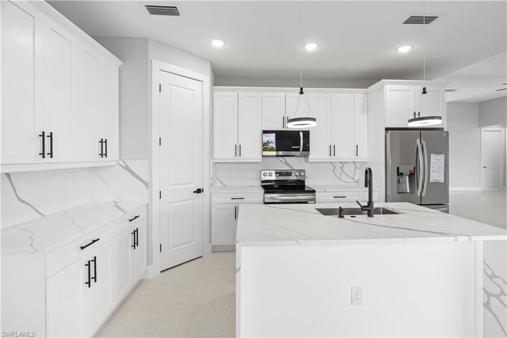 2405 NW 15th ST