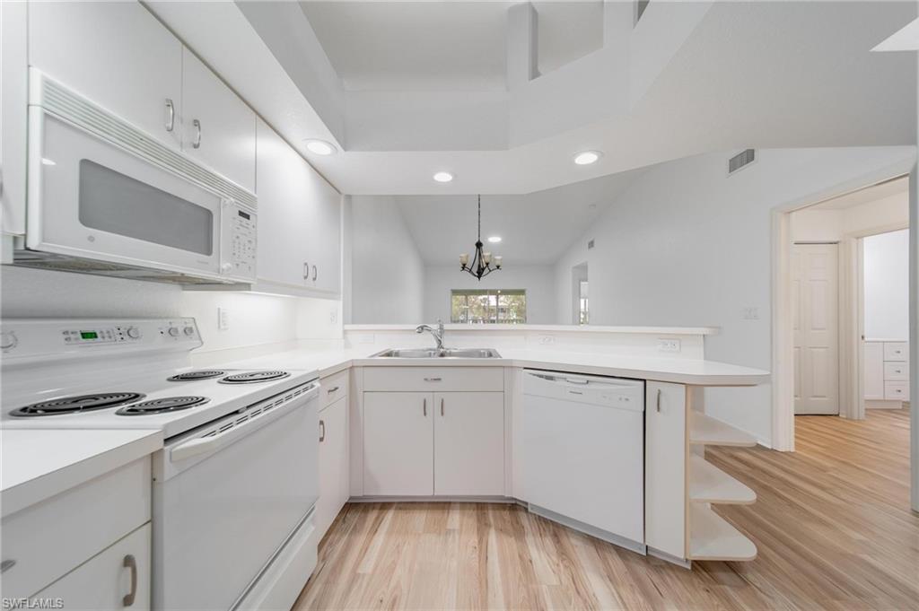 5725 Greenwood Ave 3-204