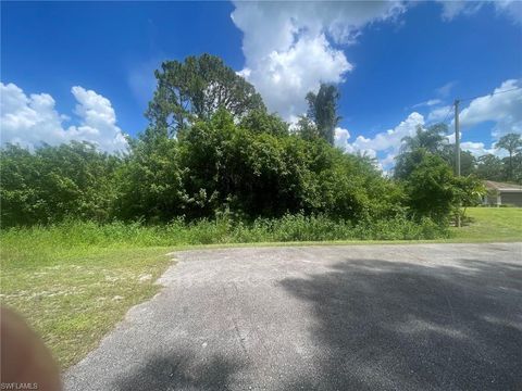 Photo of 722 Wellington AVE, LEHIGH ACRES, FL 33972 (MLS # 2025012323)