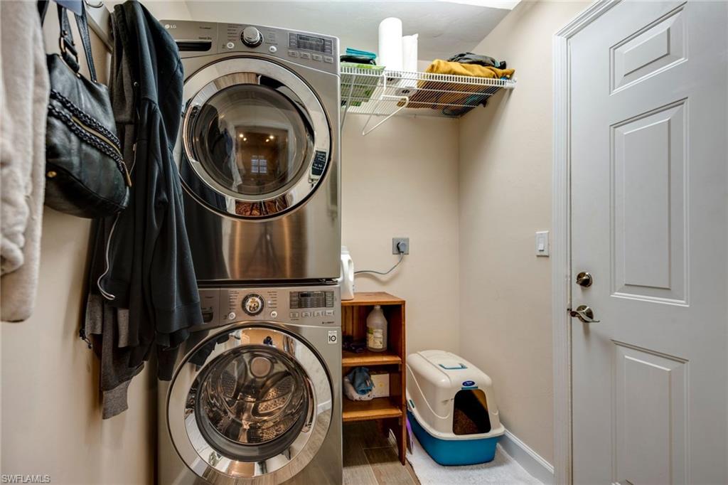 LONGSHORE LAKE - Residential