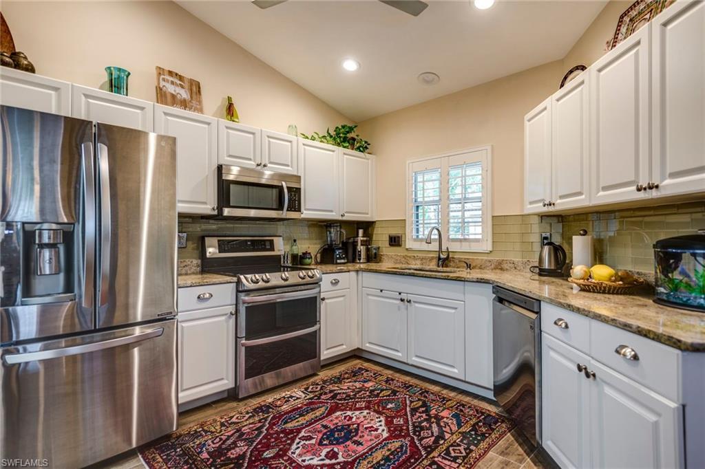 LONGSHORE LAKE - Residential