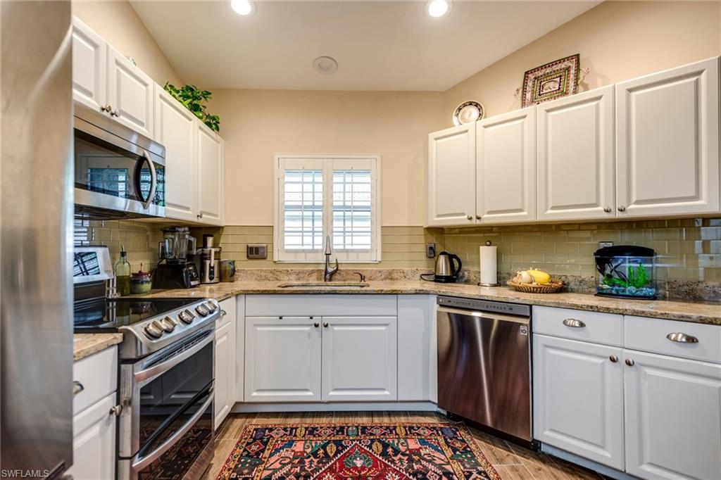 LONGSHORE LAKE - Residential