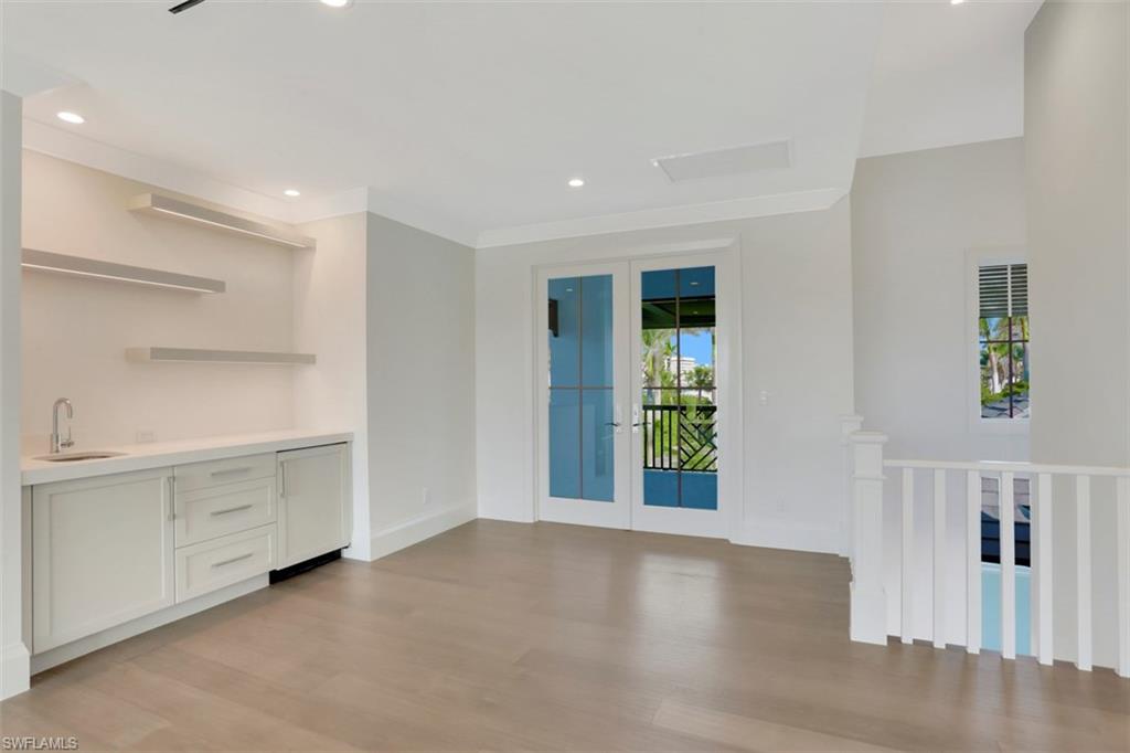 MOORINGS - Residential