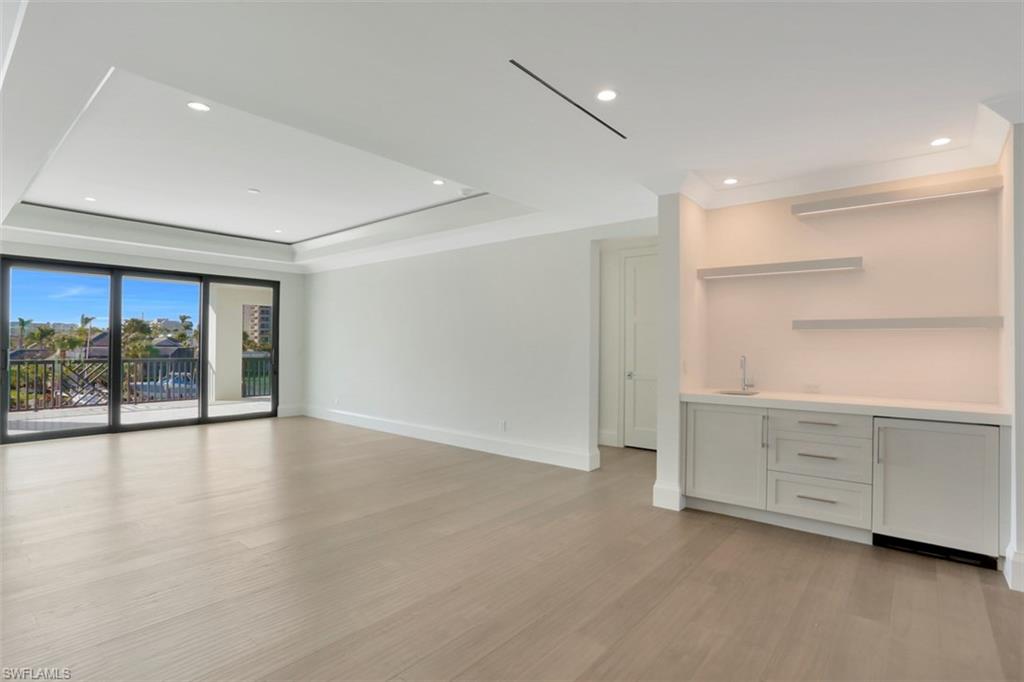 MOORINGS - Residential