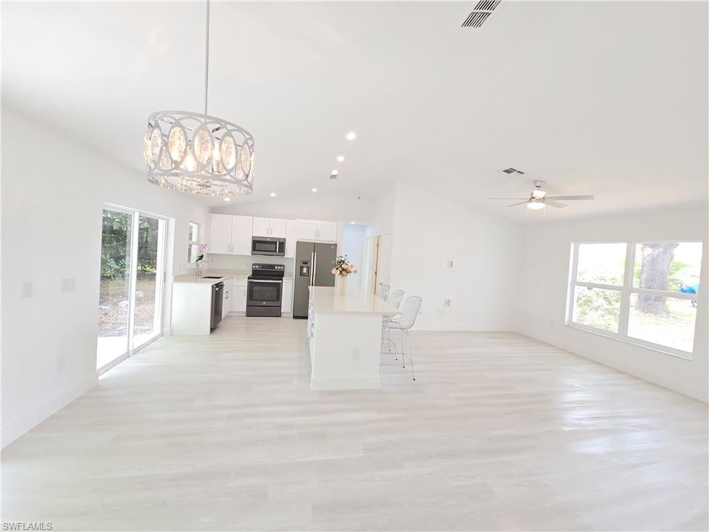 687 Grove DR