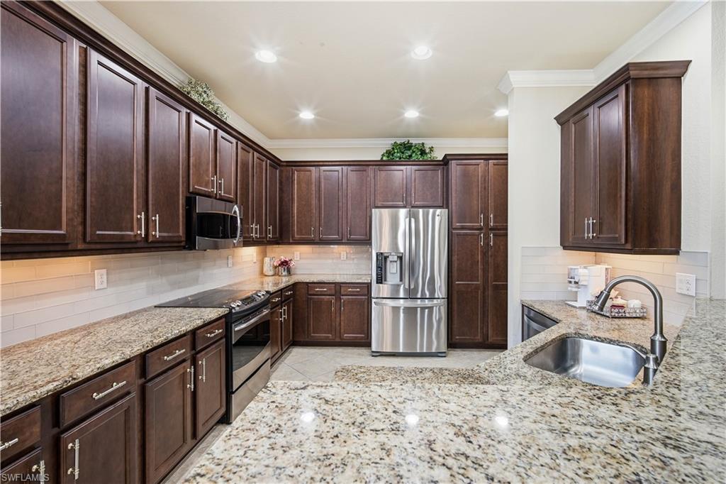 BOTANICA LAKES - Residential