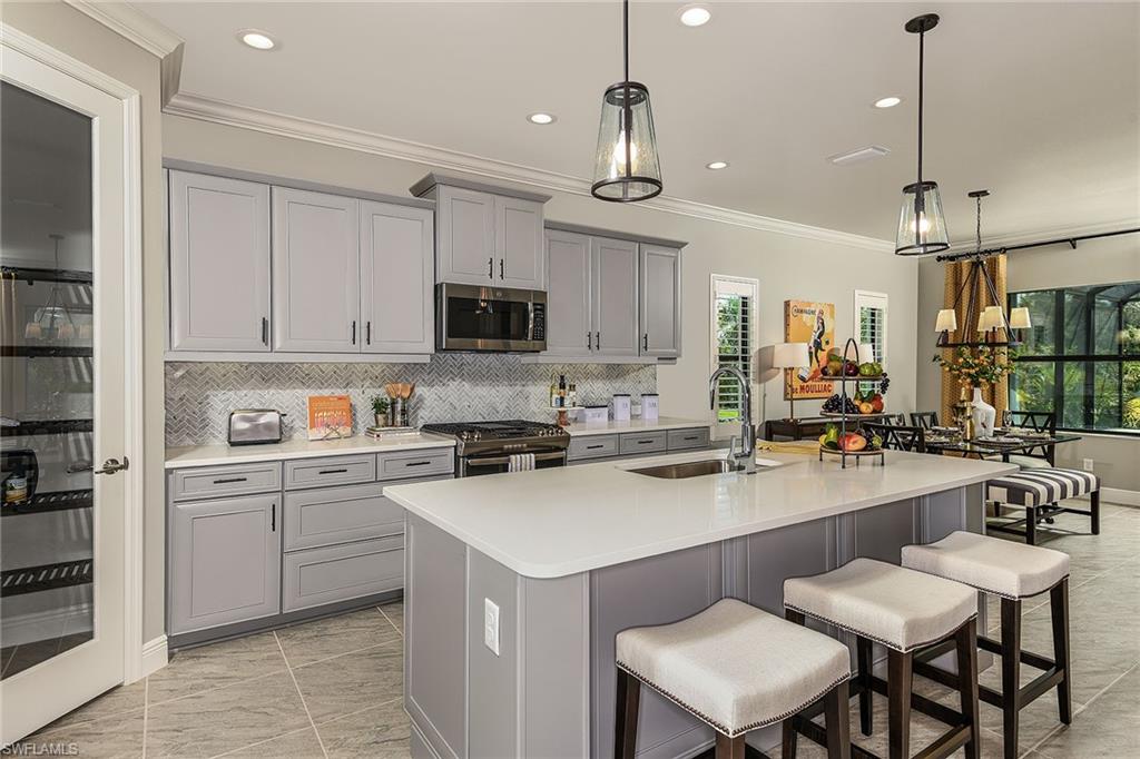 3074 Heritage Pines DR