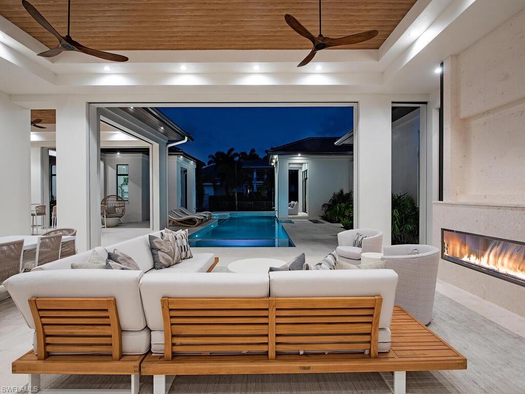 AQUALANE SHORES - Residential