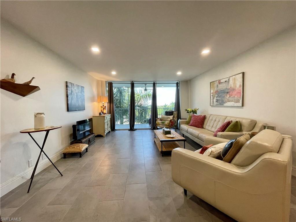 VANDERBILT TOWERS - Residential