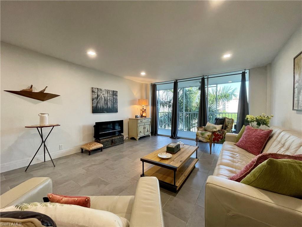 VANDERBILT TOWERS - Residential