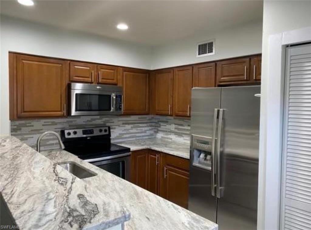 ENGLISH VILLAGE CONDO - Residential