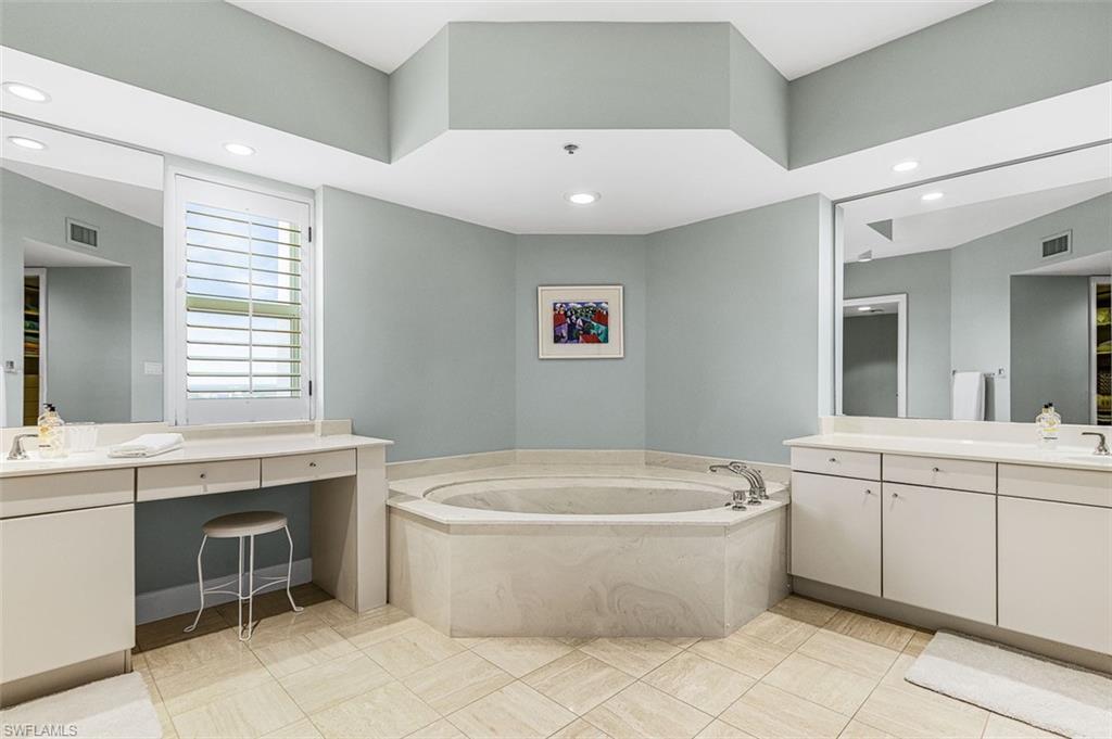 CONTESSA AT BAY COLONY - Residential