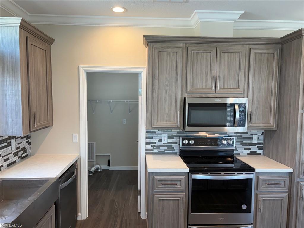 BAYSIDE ESTATES - Residential