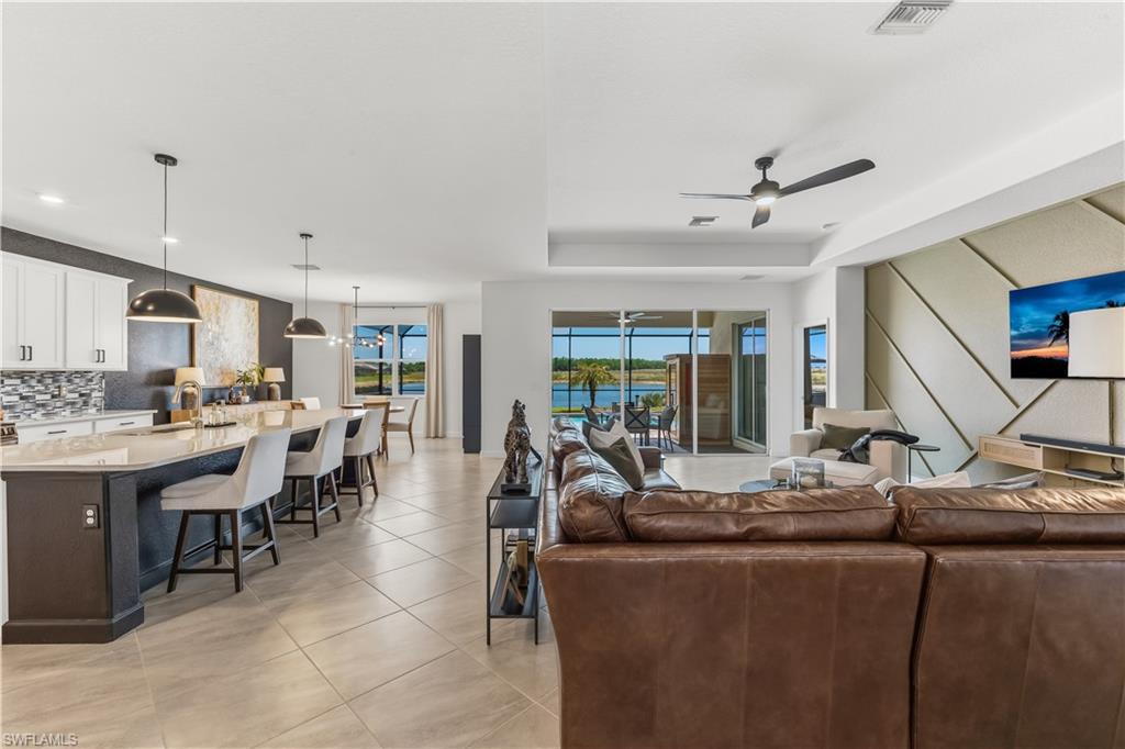 COUNTRY CLUB - Residential