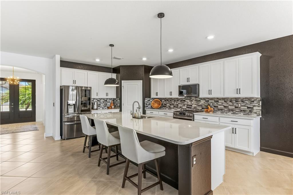 COUNTRY CLUB - Residential