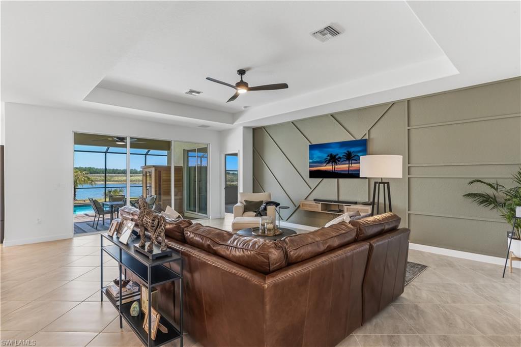 COUNTRY CLUB - Residential