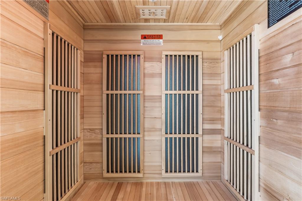 COUNTRY CLUB - Residential